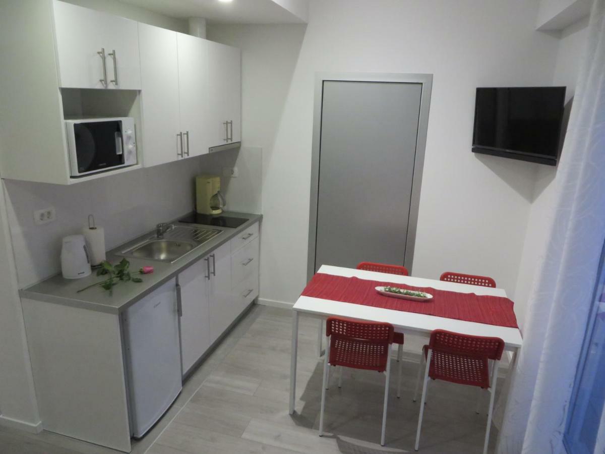 Apartmani Raos Dugi Rat Exterior photo