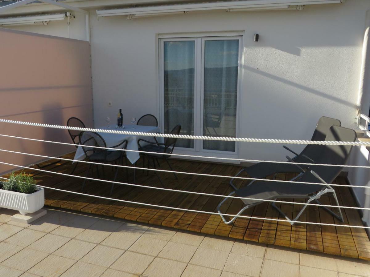 Apartmani Raos Dugi Rat Exterior photo
